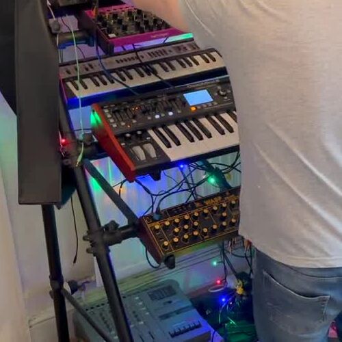 /articles/music-sketch-Messing-Around-on-Monosynths/img/full.jpg